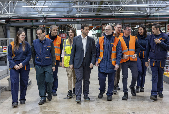 Trabajadores del bloque logístico de Mercadona en Ribarroja, Valencia