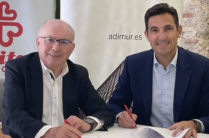 De izquierda a derecha: José Antonio Planes, director de Cáritas Diócesis de Cartagena, y Antonio López, presidente de ADIMUR.