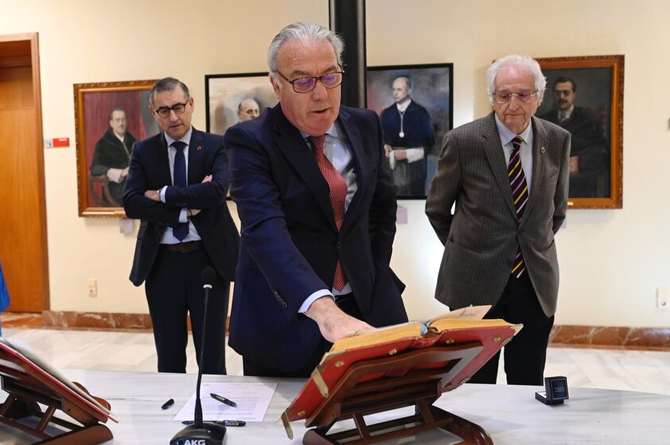 Bartolomé Viúdez, el pasado martes durante su toma de posesión como vocal del Consejo Social de la UMU