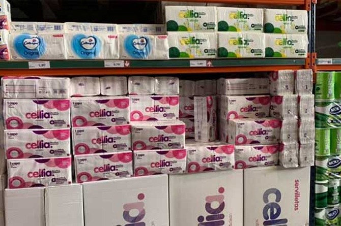 Productos de la marca Cellia en un hipermercado