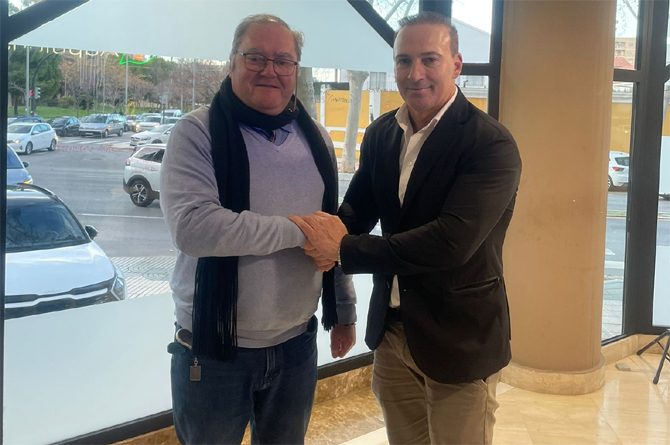 Paco Hern&aacute;ndez y Antonio Betancor tras la firma del acuerdo