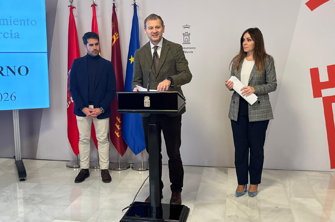 El concejal de Pedan&iacute;as, Marco Antonio Fern&aacute;ndez, durante la presentaci&oacute;n de las ofertas