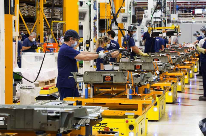 Una f&aacute;brica de bater&iacute;as de veh&iacute;culos, el sector que m&aacute;s ayudas p&uacute;blicas recibi&oacute; en 2023