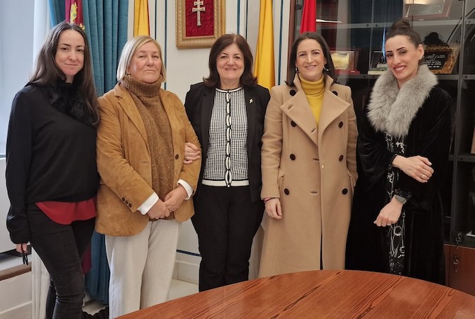 De izquierda a derecha, Lola Mendoza, Rosa Vázquez, María Dolores García, Carmen García e Isabel Mendoza