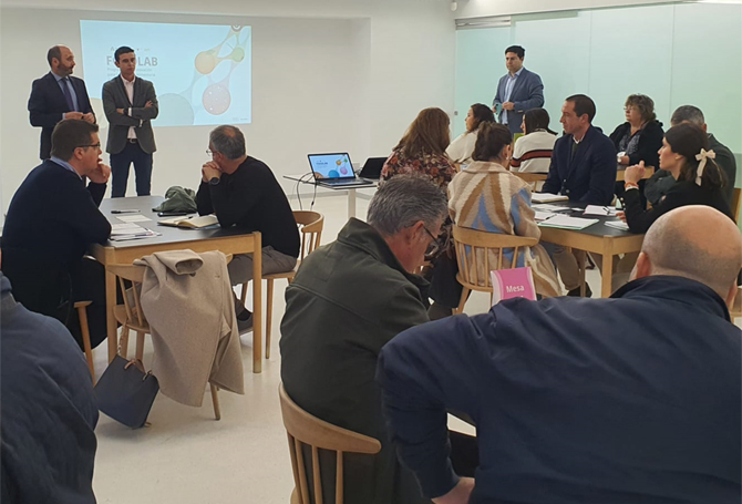 Joaquín Gómez, director del Instituto de Fomento, durante la presentación hoy primer taller del FoodLab