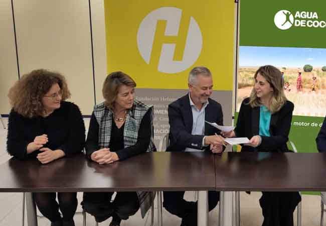 Momento de la firma del convenio