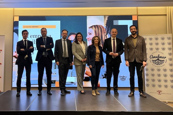 De izquierda a derecha: Jaime Moscardó, Fernando López, José Abad, Nataly Ramos, Inmaculada Sánchez, Javier Celdrán y Toño Santa Cruz.