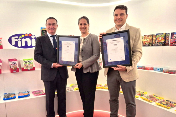 Responsables de Fini reciben las certificaciones