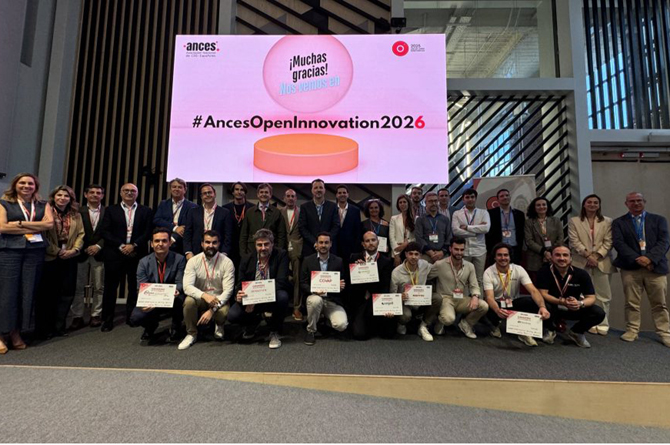 Foto de familia de las startups seleccionadas el pasado a&ntilde;o