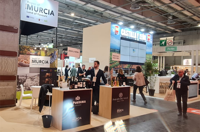Murcia lleva sus vinos a París