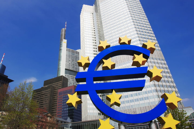 El crecimiento del PIB en la zona euro se modera en el 1,3% anual