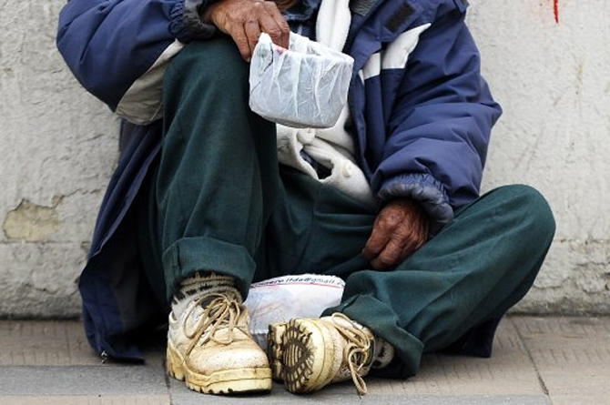 Estad&iacute;stica refleja un empeoramiento de la pobreza en la Regi&oacute;n mientras mejora en Espa&ntilde;a