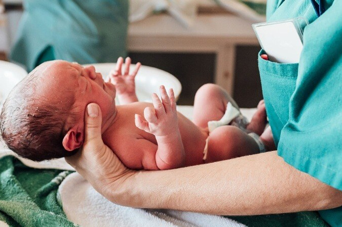 Madrid y Murcia, únicas regiones con más nacimientos que defunciones en 2025