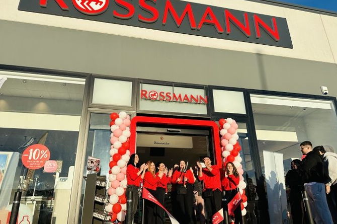 La alemana Rossmann abre en Águilas su cuarta tienda en la Región
