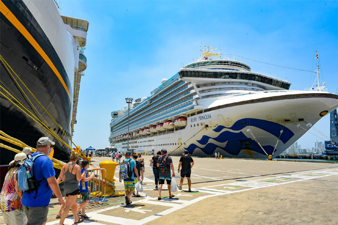 El puerto de Cartagena contará con un nuevo vehículo eléctrico para inspeccionar equipajes con Rayos X