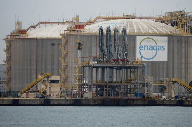 Enagás vuelve a beneficios en un año en el que aumenta su deuda