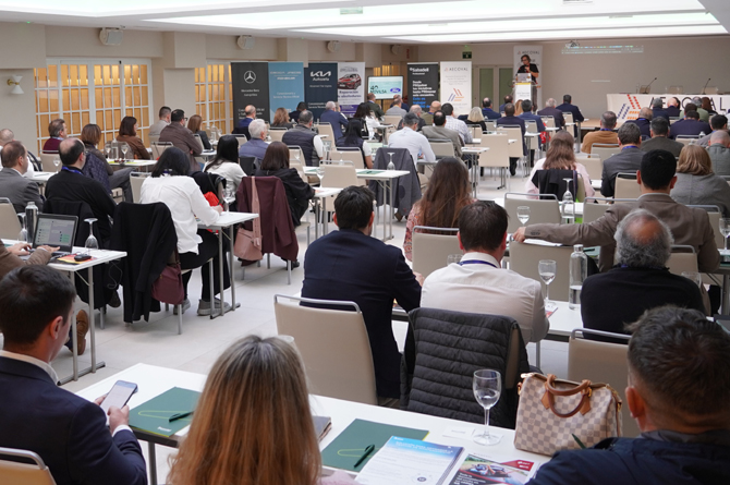 Los empresarios de vehículos de alquiler denuncian la imposición de comprar coches eléctricos