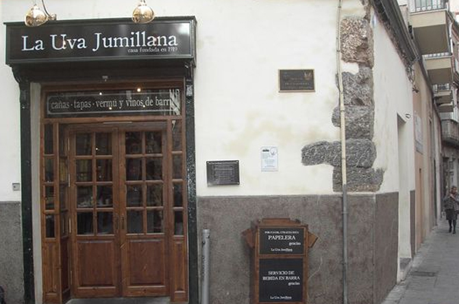 Establecimiento 'La uva jumillana', en la centrica calle Jara, en Cartagena