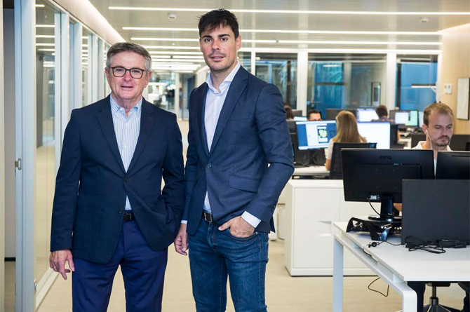 Eliseo Orenes Baños (derecha), junto a su padre, Eliseo Orenes Rodríguez. Fotografía: AzarPlus