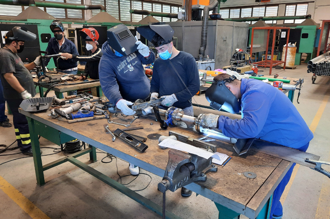 Alumnos del SEF, durante la realización de uno de los cursos de soldadora industrial