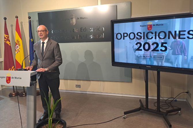 El consejero de Educación, Víctor Martín