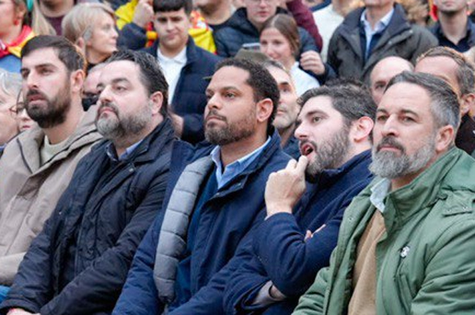 Antelo y Abascal, en los dos extremos, durante un mitin en las pasadas eleccciones auton&oacute;micas en Arag&oacute;n