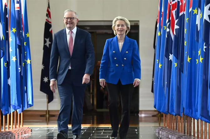 Anthony Albanese, primer ministro de Australia y Ursula von der Leyen, presidenta de la Comisi&oacute;n Europea