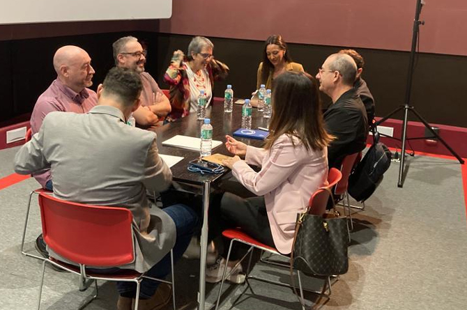 Reuni&oacute;n en la Filmoteca regional de la consejera Carmen Conesa con representantes de la Uni&oacute;n de Asociaciones Audiovisuales