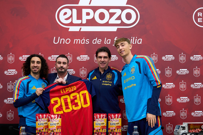 El Pozo ya se enfunda la camiseta de ‘La Roja’