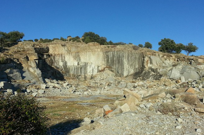 Imagen de una cantera abandonada