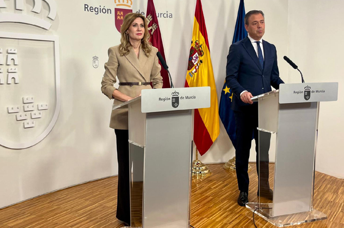 La consejera de Empresa, Marisa L&oacute;pez Arag&oacute;n, junto al consejero portavoz, Marcos Ortu&ntilde;o, tras la celebraci&oacute;n del Consejo de Gobierno