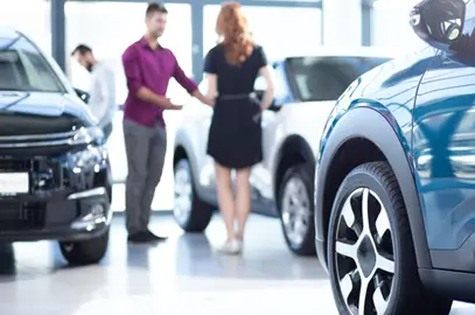 La venta de turismos crece el 7,4%, sí… pero