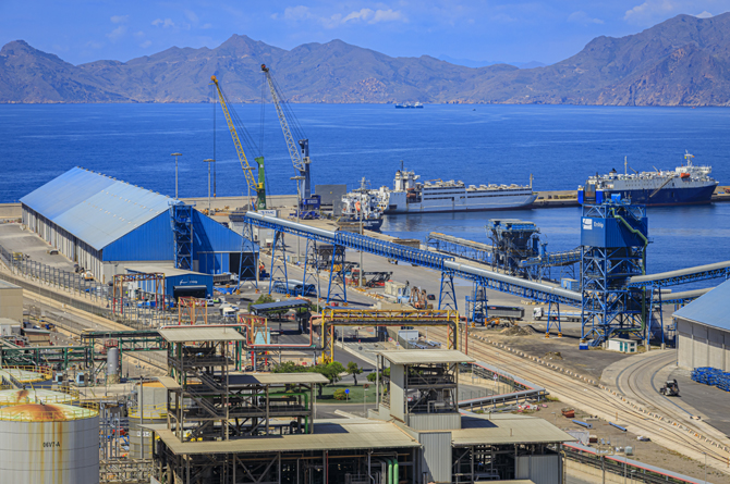 Las infraestructuras del Puerto crecen en Escombrera con una nueva nave logística