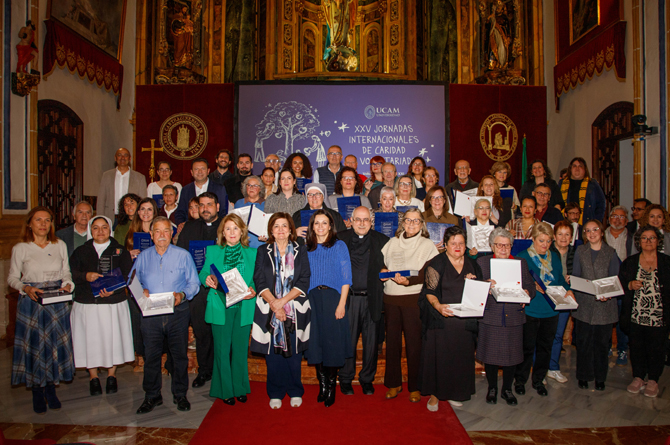 Foto de familia de las entidades reconocidas por su labor social
