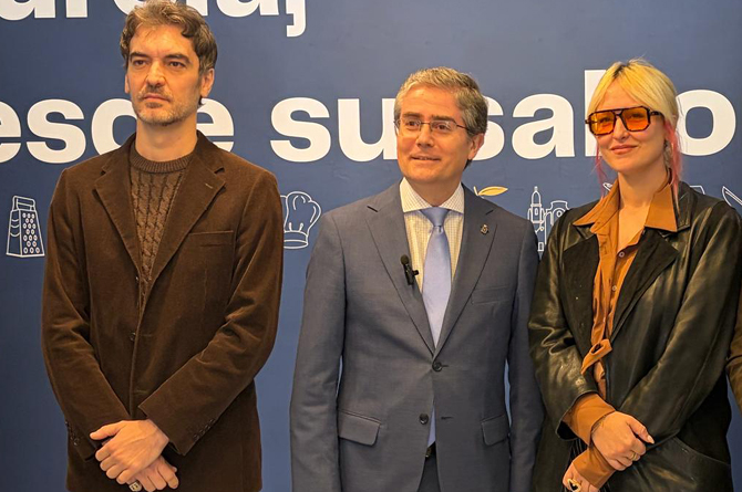 Sean Frutos, Jes&uacute;s Pacheco y Kuve durante la presentaci&oacute;n de la campa&ntilde;a