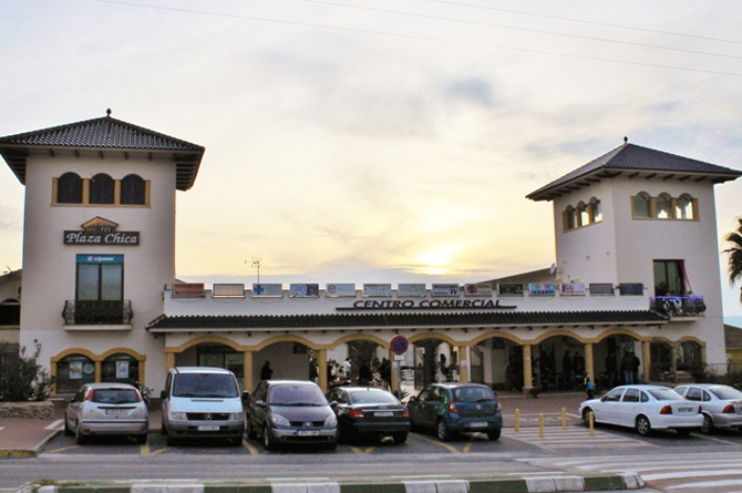 Centro comercial Plaza Chica, en La Alcayna