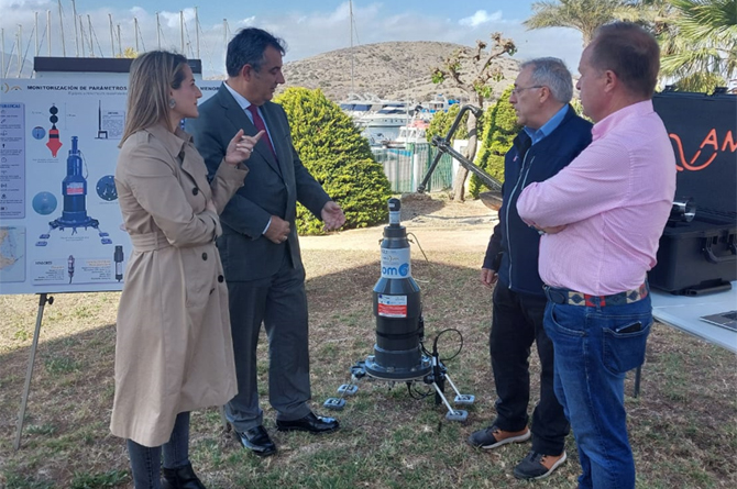 Una de las últimas boyas instaladas en el Mar Menor