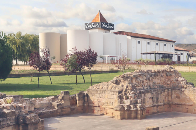 Bodegas Corral (Don Jacobo), en el municipio riojano de Navarrete