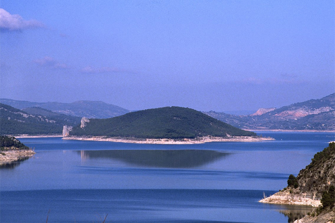 El embalse de Entrepeñas, en el Tajo, acumula 545 hm3, prácticamente el doble que toda la cuenca del Segura