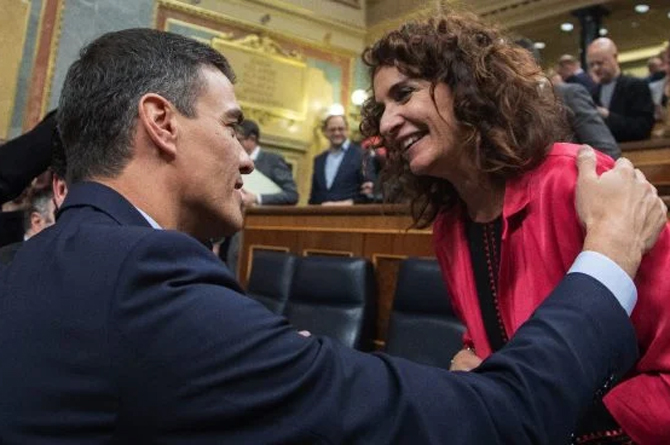 Pedro Sánchez y María Jesús Montero, ministra de Hacienda