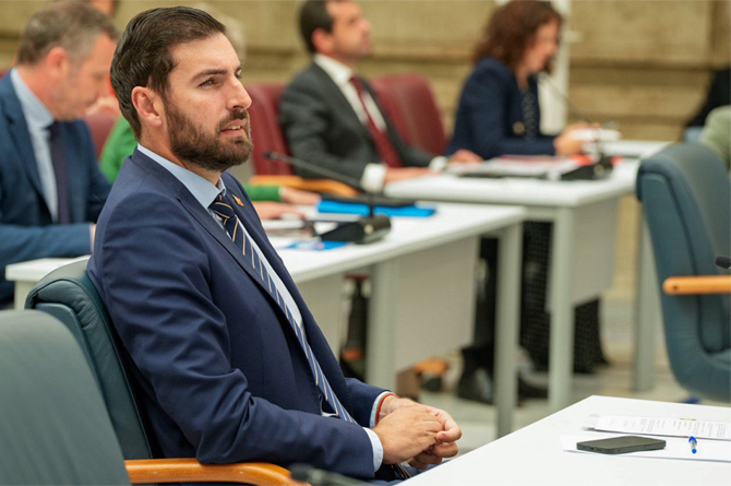 José Ángel Antelo, presidente regional de Vox durante el debate celebrado hoy en la Asamblea Regional