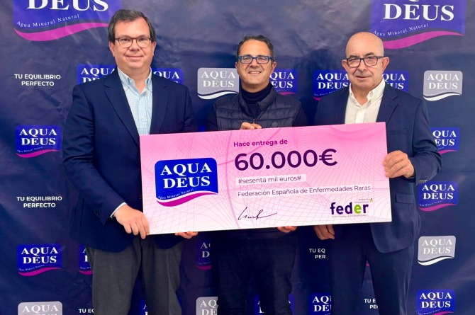 Aquadeus entrega un cheque de 60.000 euros a la Federación Española de Enfermedades Raras