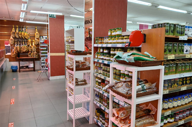 Interior del supermercado Spar recién inaugurado en Zeneta