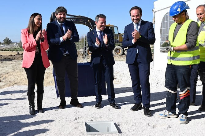 El presidente de la Región, Fernando López Miras, preside el acto de inicio de las obras del nuevo sistema de drenaje sostenible en el Polígono Industrial El Saladar I de Lorquí