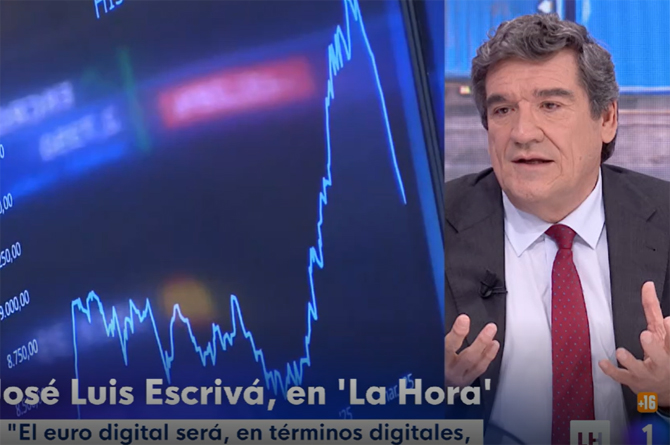 Un momento de la entrevista a José Luis Escrivá, hoy, en Televisión Española