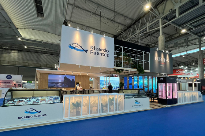 Hasta seis elaboradores de sushi acompañan a Ricardo Fuentes en el encuentro mundial del sector pesquero