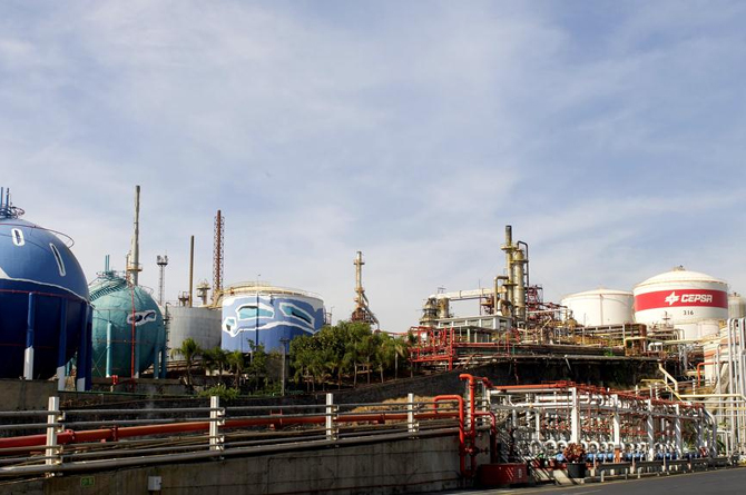 Las ventas de las empresas españolas descendieron en febrero por octavo mes consecutivo