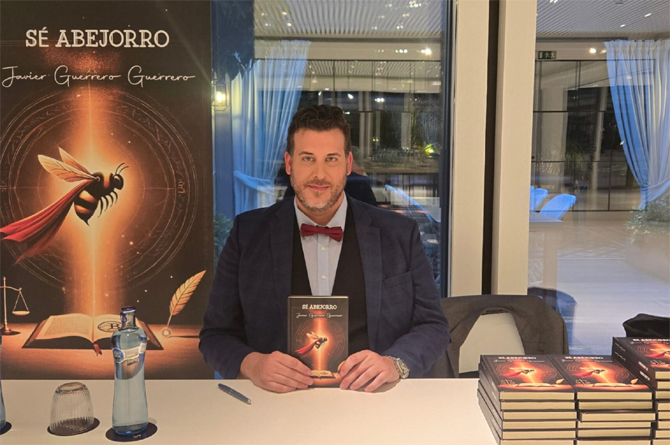 Javier Guerrero, fundador y CEO de Guerrero &Guerrero Abogados y escritor del libro S&eacute; Abejorro