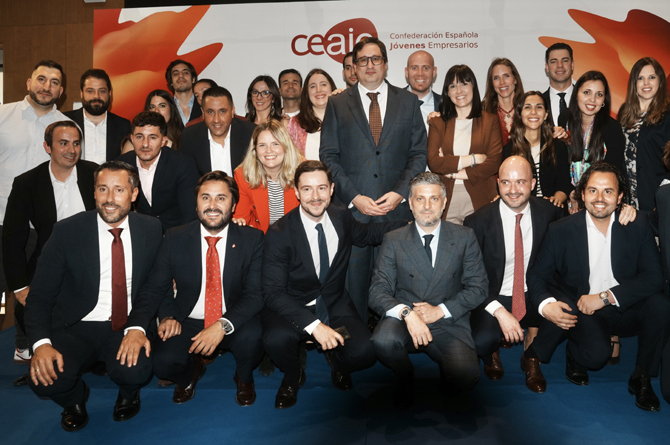 Almudena Abell&aacute;n, en la segunda fila, tercera por la izquierda