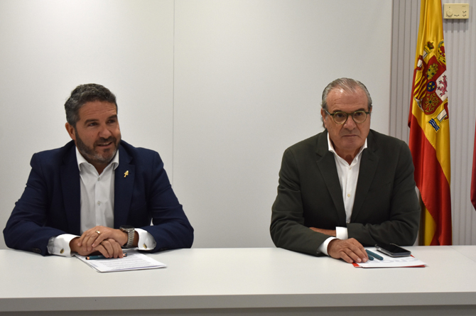 Miguel L&oacute;pez Abad y Luis Mart&iacute;nez de Salas durante la presentaci&oacute;n de la nueval&iacute;nea de cr&eacute;dito